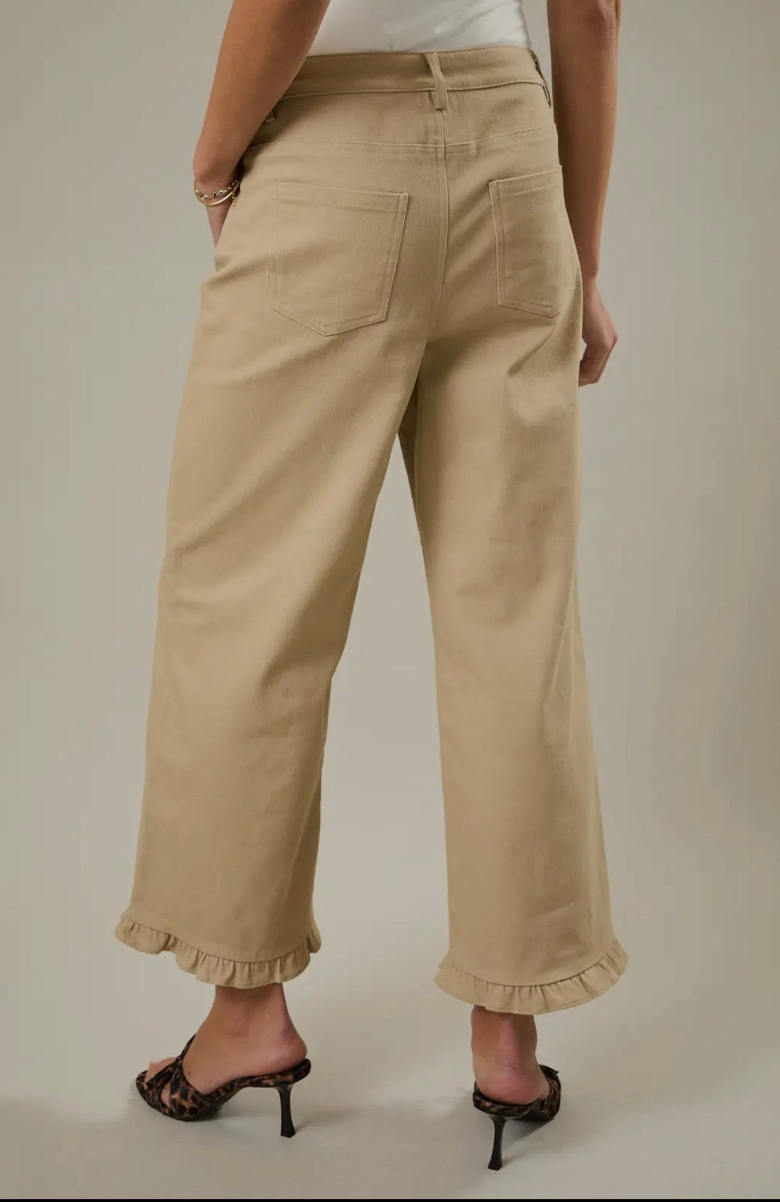 Mid Rise Ruffled Hem Stretch
